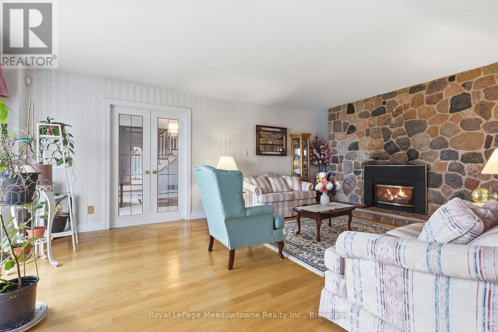 












7053 APPLEBY LINE

,
Milton,




Ontario
L9T2Y1

