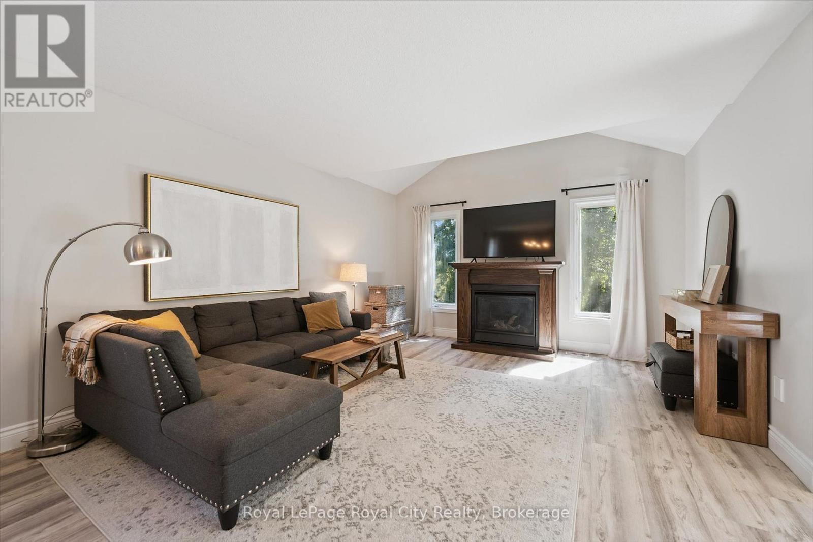 












81 TEAL DRIVE

,
Guelph (Kortright Hills),




Ontario
N1C1H2

