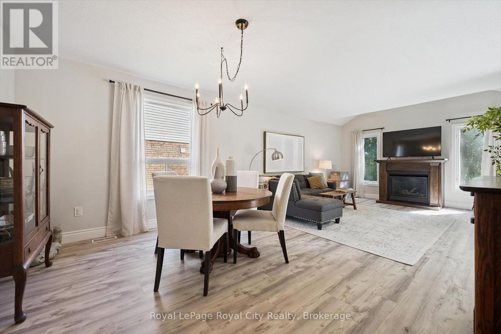 












81 TEAL DRIVE

,
Guelph (Kortright Hills),




Ontario
N1C1H2

