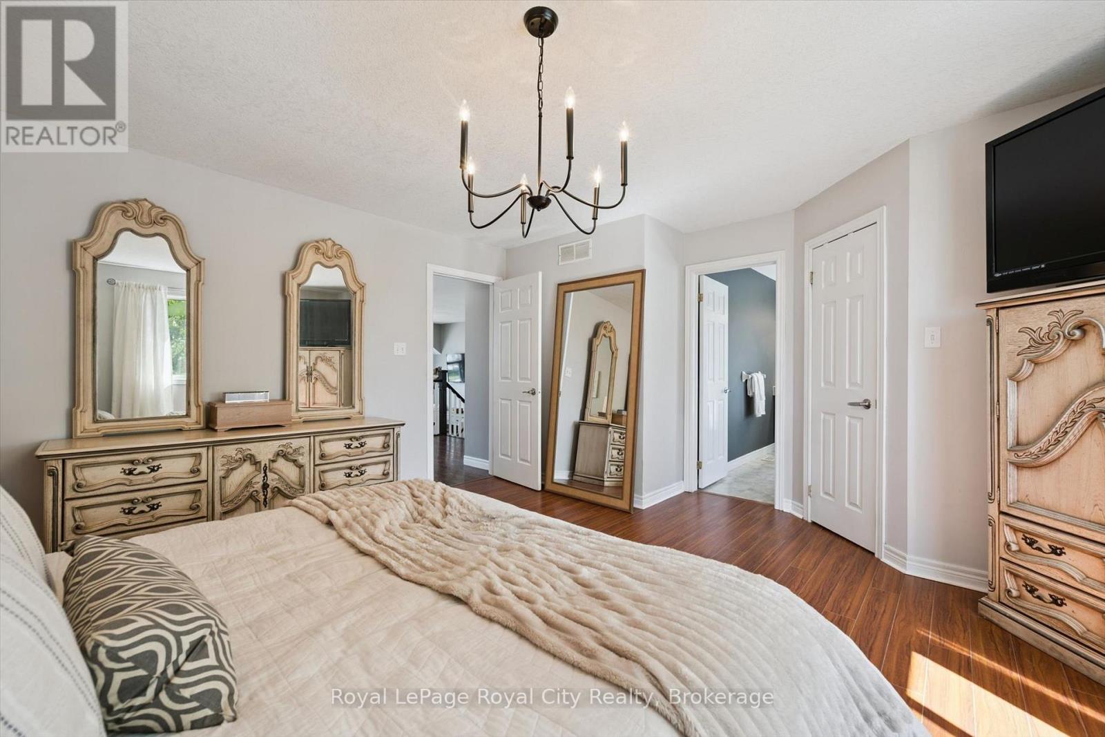 












81 TEAL DRIVE

,
Guelph (Kortright Hills),




Ontario
N1C1H2

