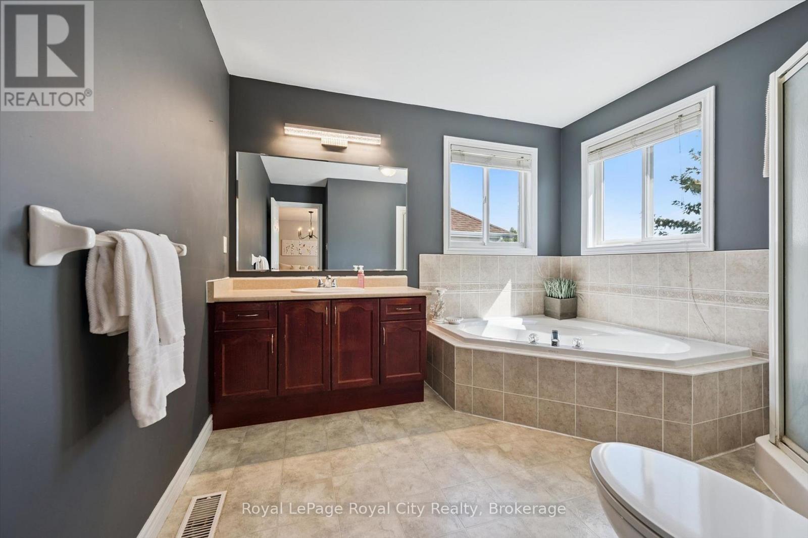 












81 TEAL DRIVE

,
Guelph (Kortright Hills),




Ontario
N1C1H2

