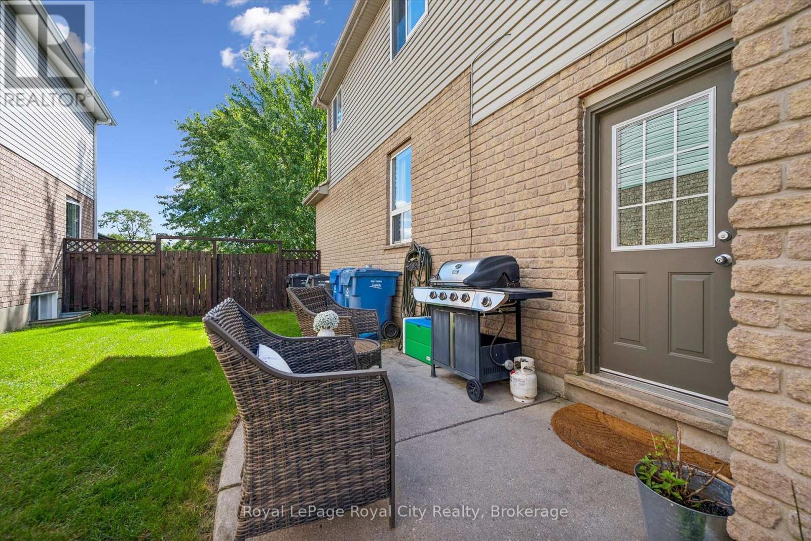 












81 TEAL DRIVE

,
Guelph (Kortright Hills),




Ontario
N1C1H2

