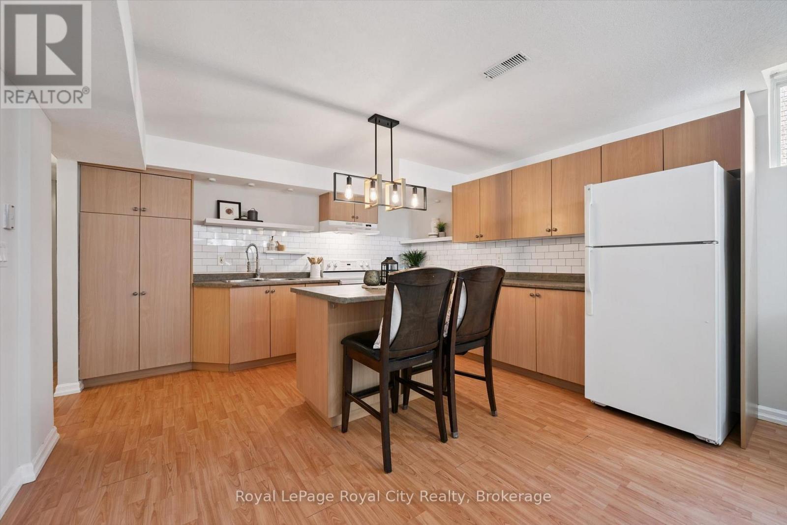 












81 TEAL DRIVE

,
Guelph (Kortright Hills),




Ontario
N1C1H2

