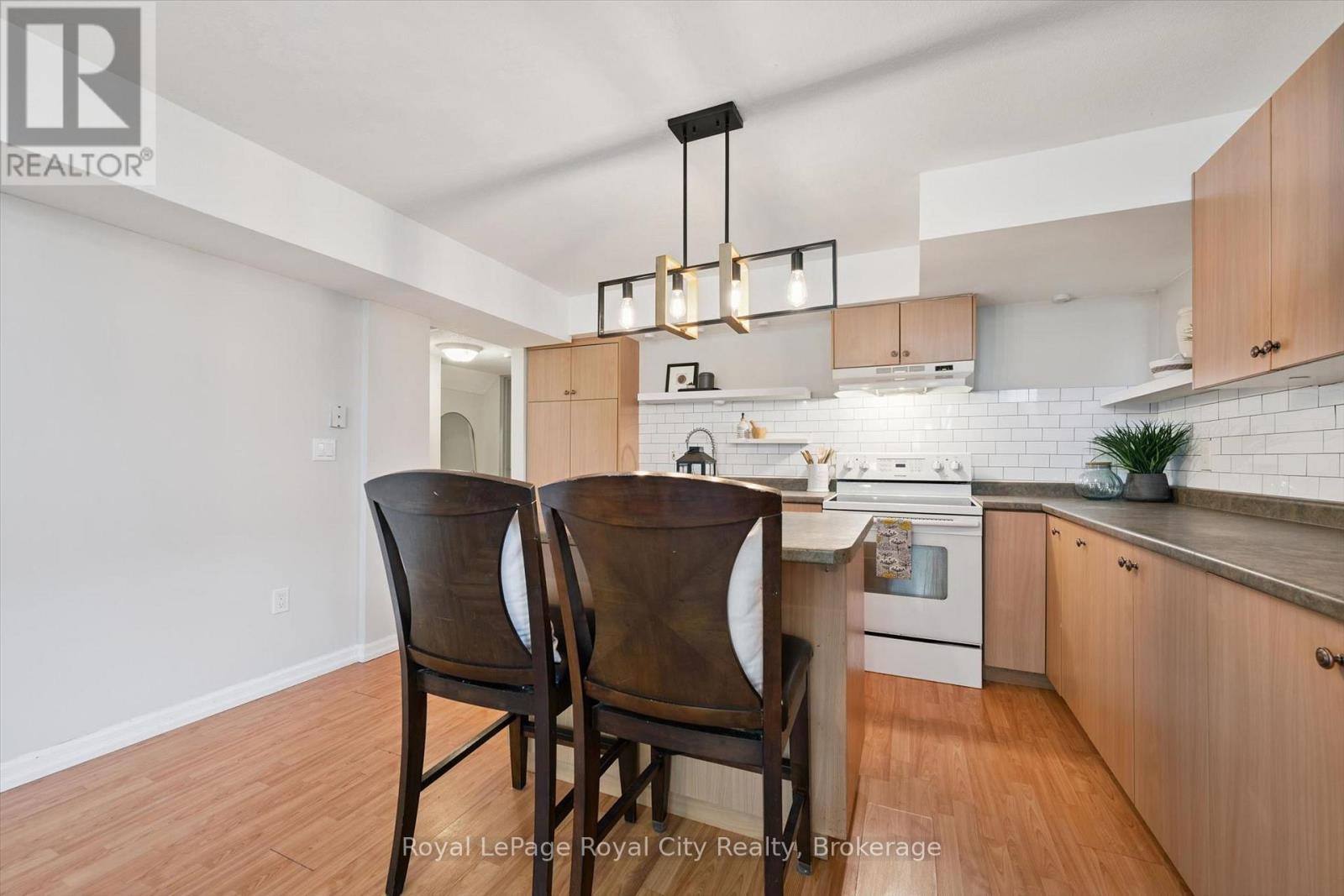 












81 TEAL DRIVE

,
Guelph (Kortright Hills),




Ontario
N1C1H2

