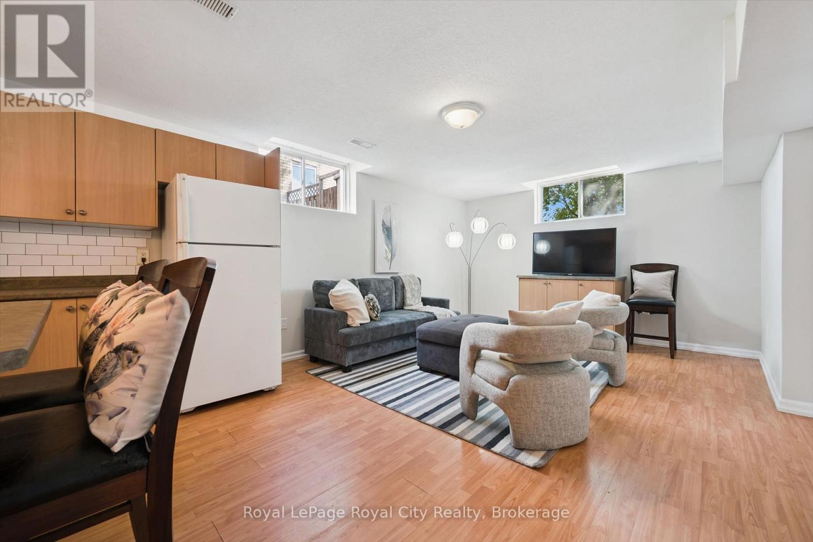 












81 TEAL DRIVE

,
Guelph (Kortright Hills),




Ontario
N1C1H2

