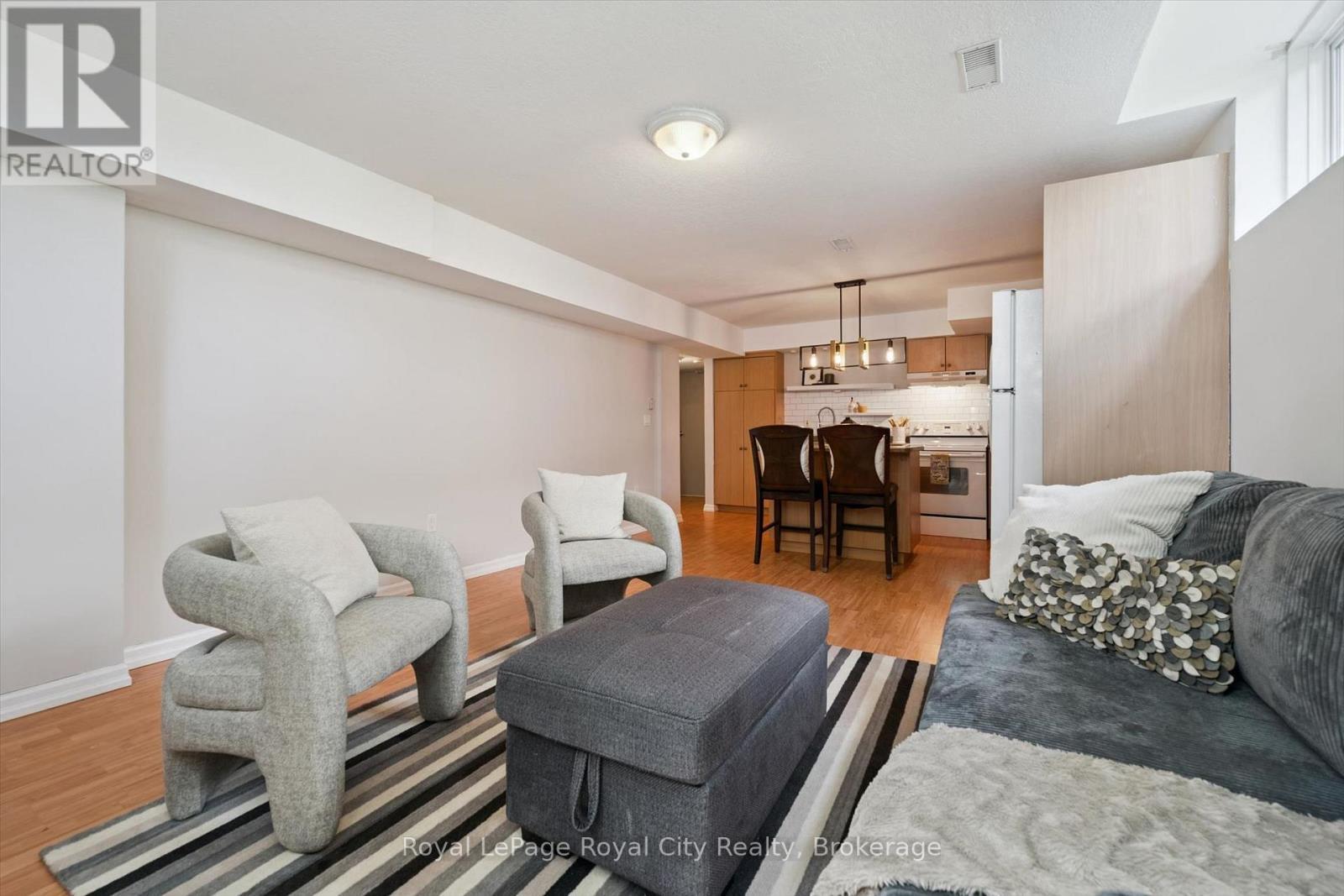 












81 TEAL DRIVE

,
Guelph (Kortright Hills),




Ontario
N1C1H2

