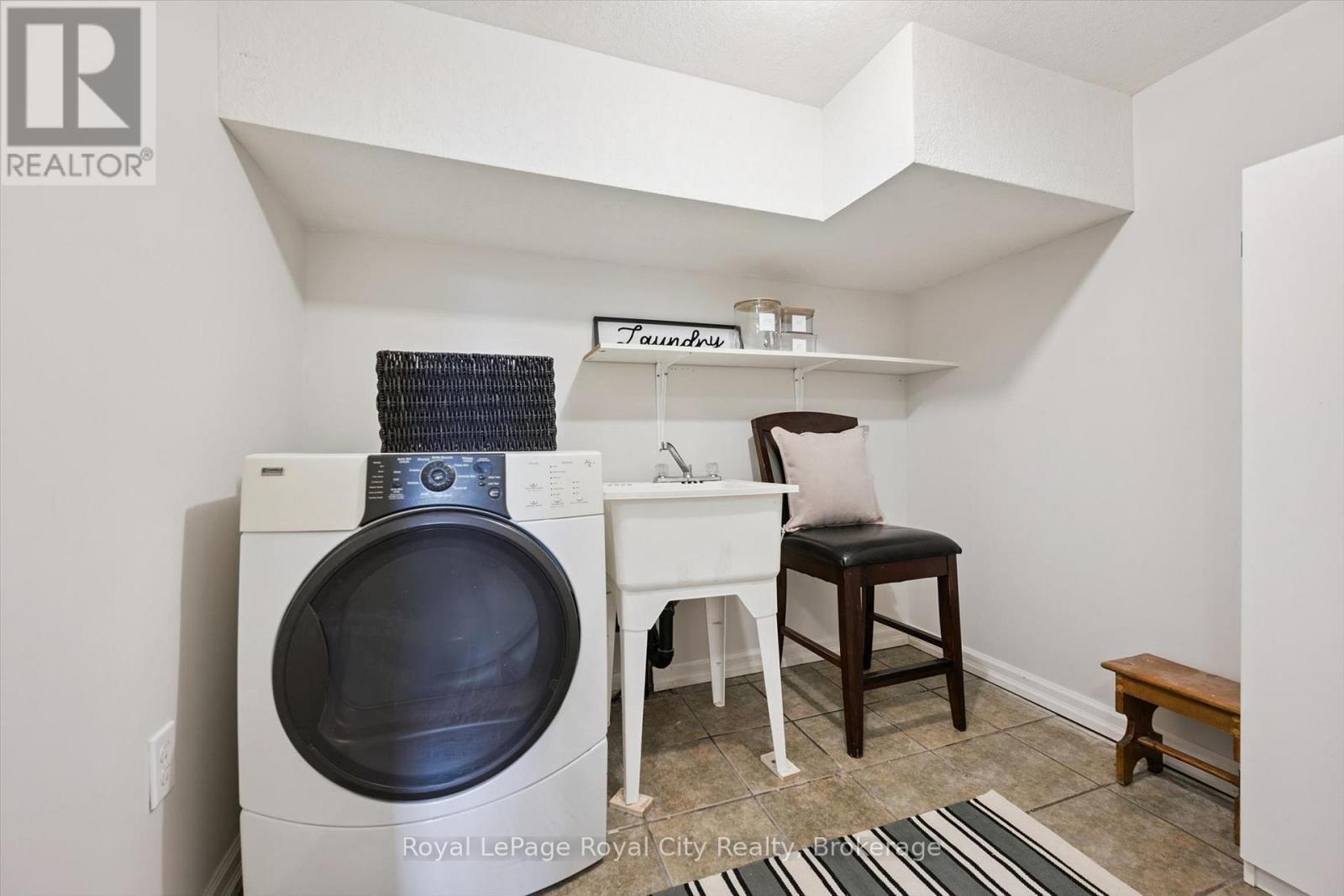 












81 TEAL DRIVE

,
Guelph (Kortright Hills),




Ontario
N1C1H2

