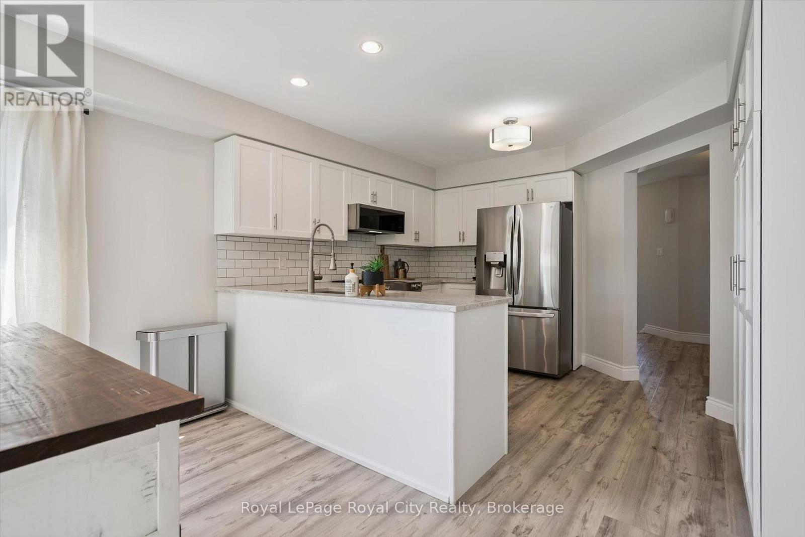 












81 TEAL DRIVE

,
Guelph (Kortright Hills),




Ontario
N1C1H2

