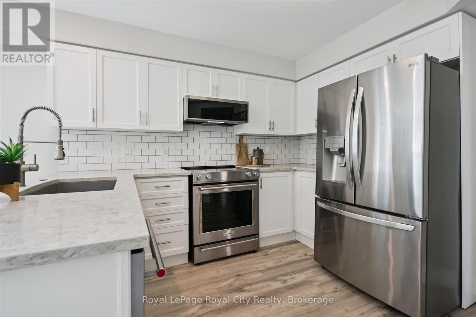 












81 TEAL DRIVE

,
Guelph (Kortright Hills),




Ontario
N1C1H2

