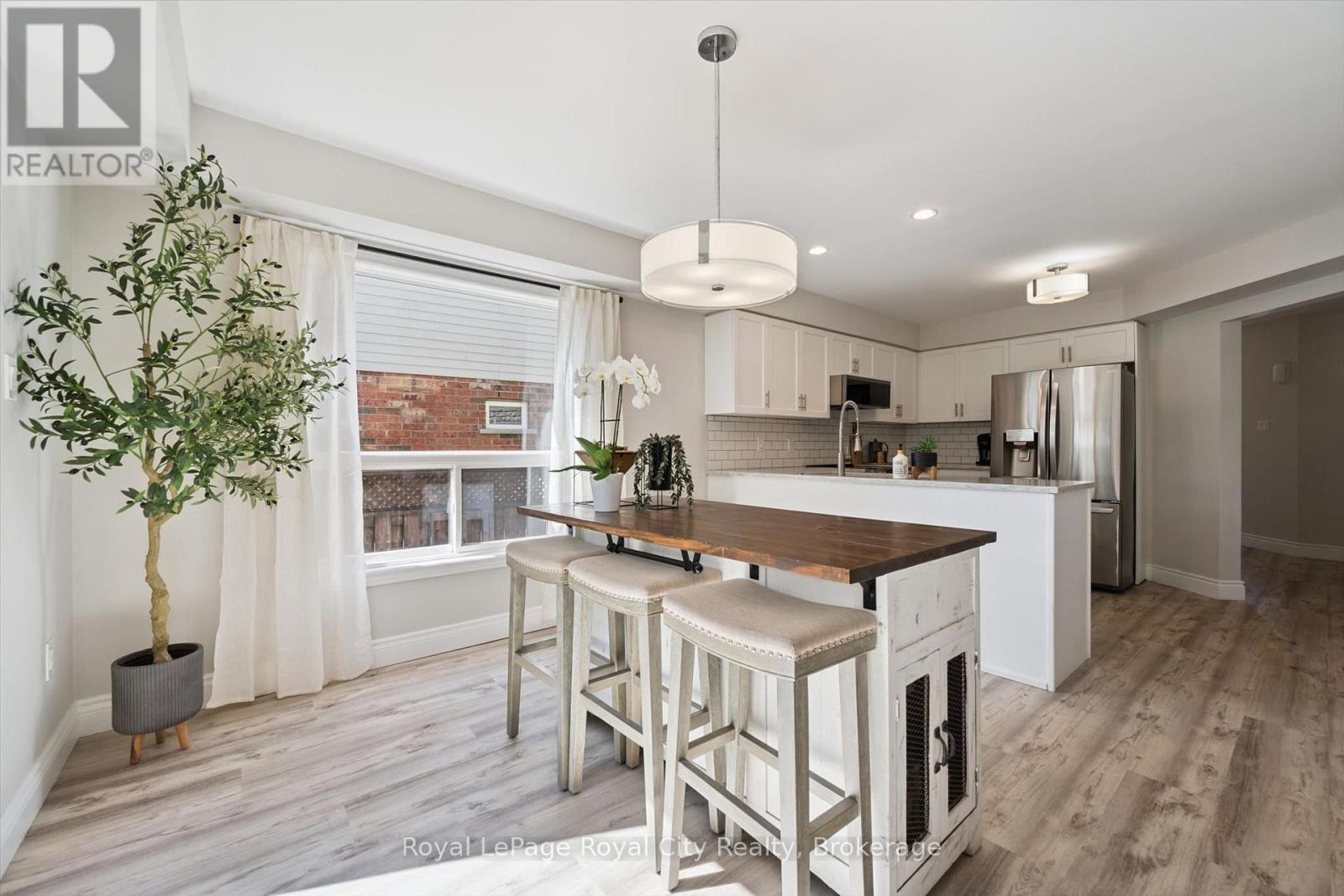 












81 TEAL DRIVE

,
Guelph (Kortright Hills),




Ontario
N1C1H2

