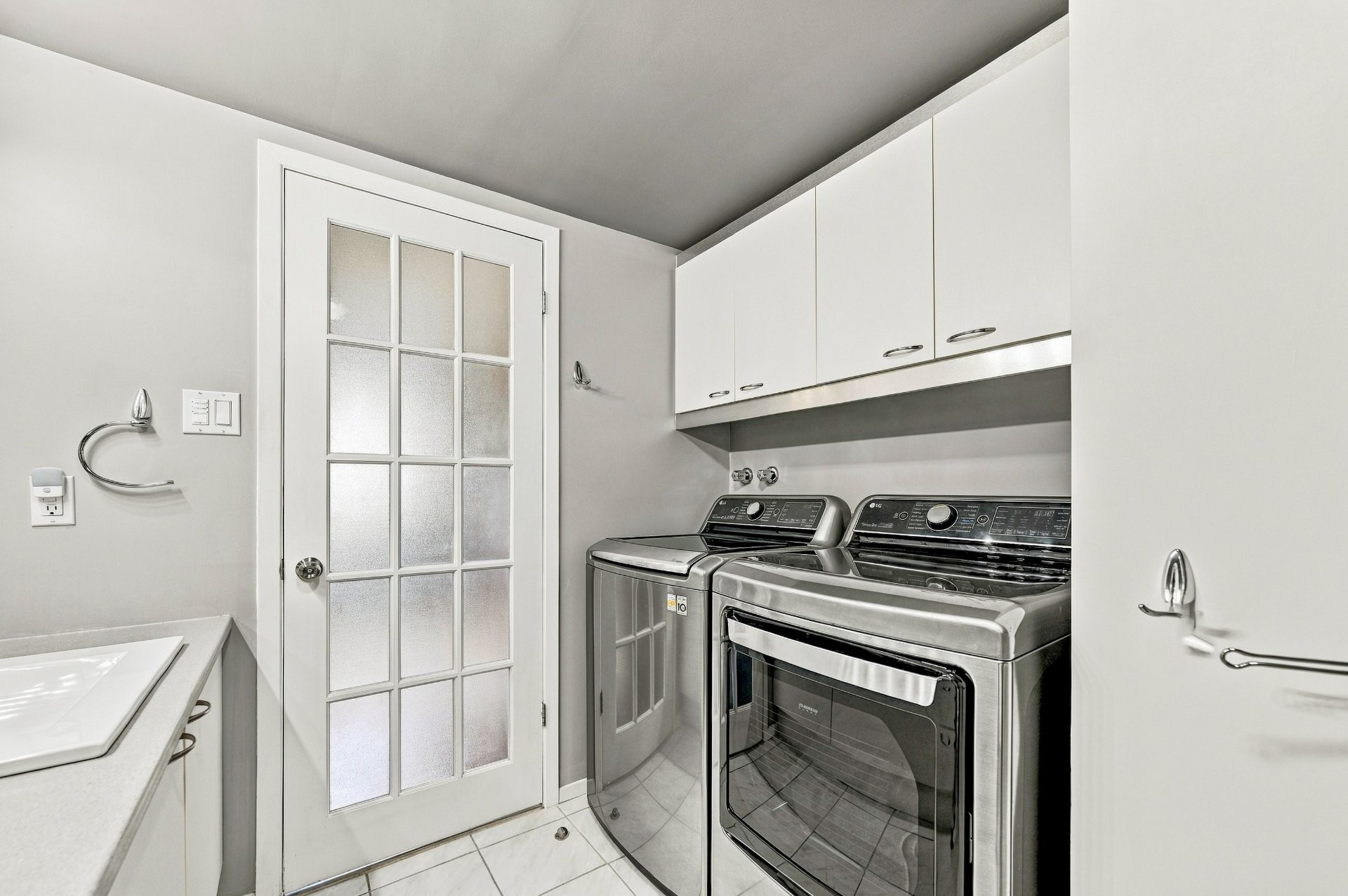 









1313


Boul. Lebel

, 302,
Chambly,




QC
J3L2N2

