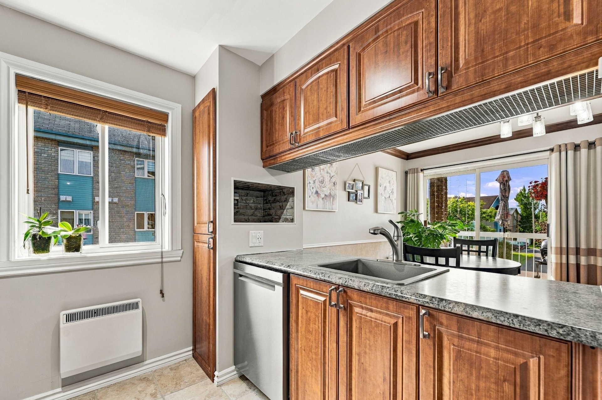 









1313


Boul. Lebel

, 302,
Chambly,




QC
J3L2N2


