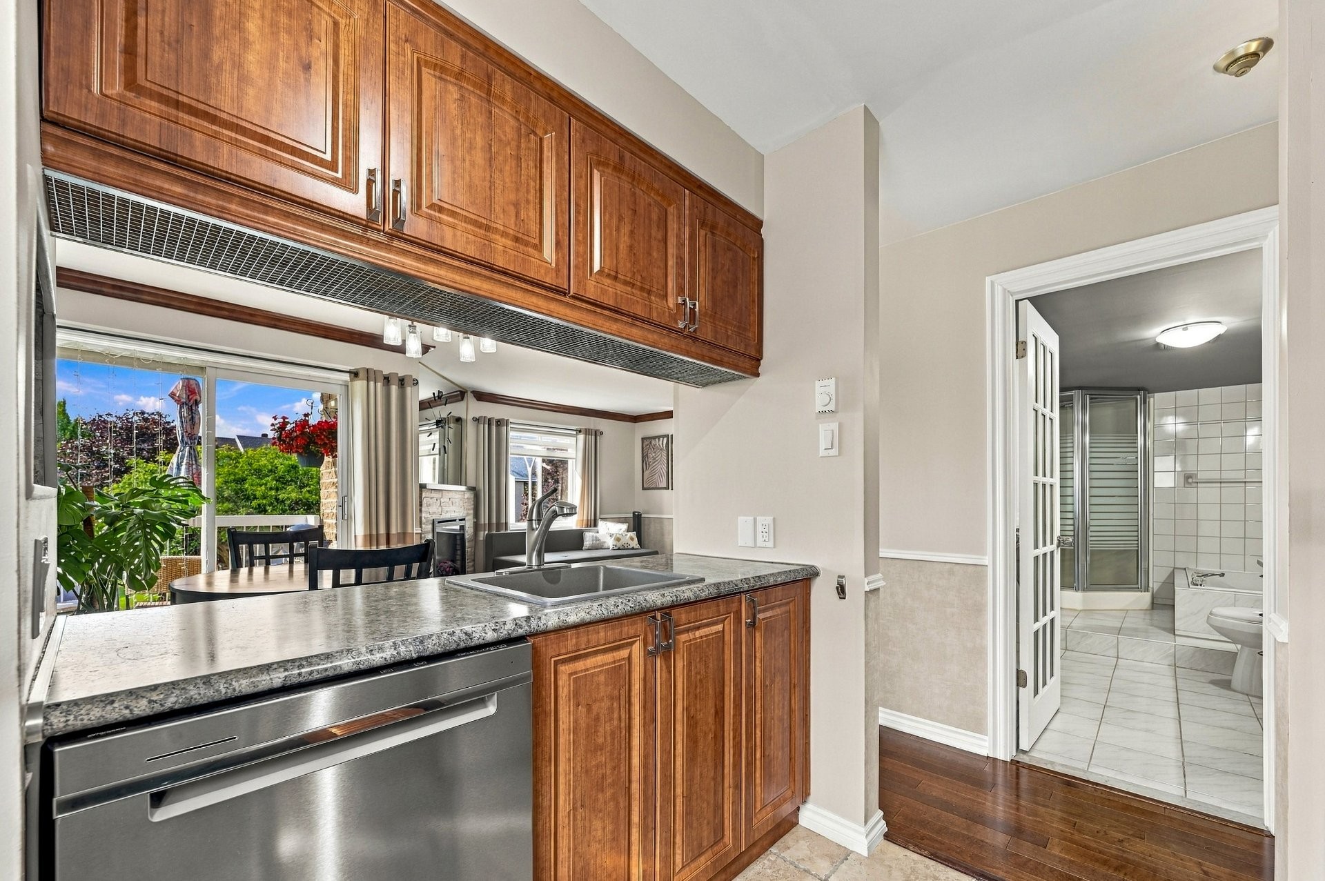 









1313


Boul. Lebel

, 302,
Chambly,




QC
J3L2N2

