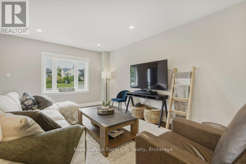 












236 STANLEY STREET

,
Newmarket (Central Newmarket),




Ontario
L3Y4M9

