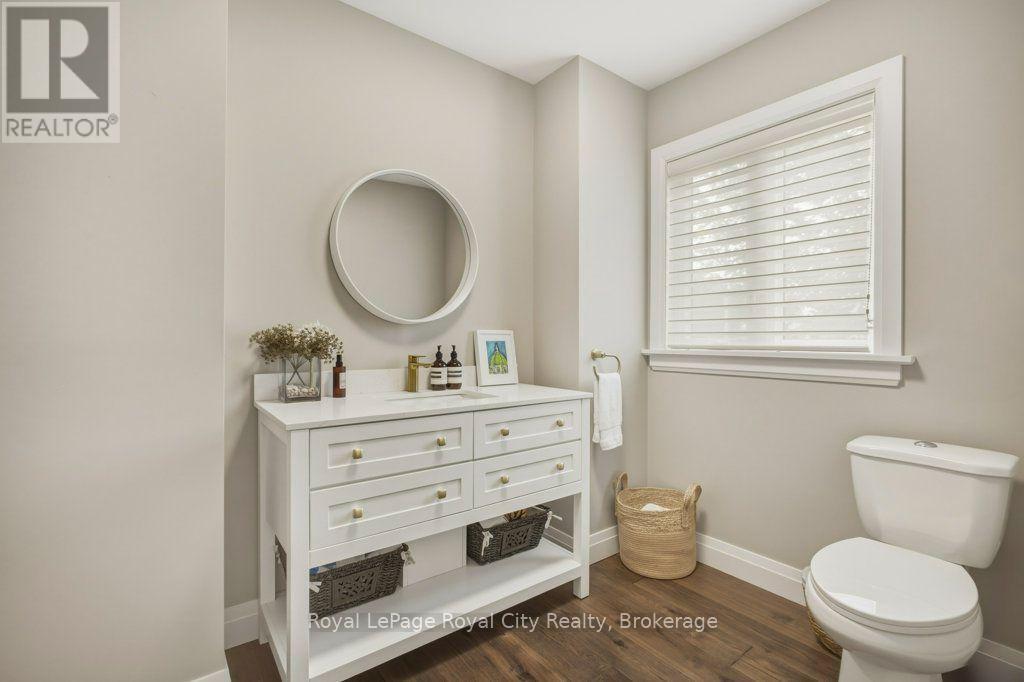 












236 STANLEY STREET

,
Newmarket (Central Newmarket),




Ontario
L3Y4M9

