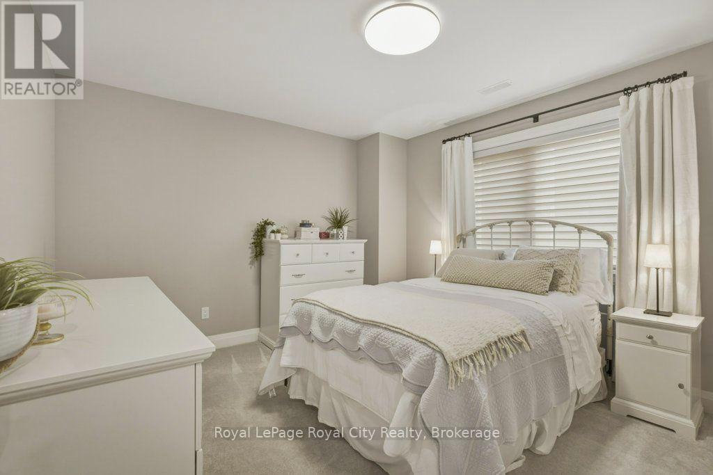 












236 STANLEY STREET

,
Newmarket (Central Newmarket),




Ontario
L3Y4M9

