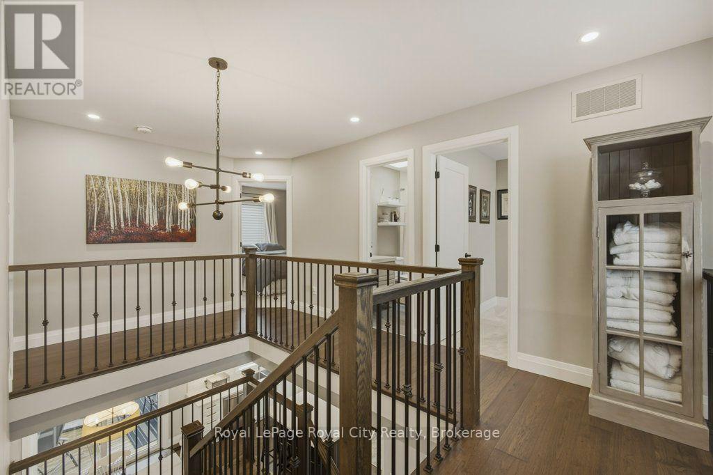 












236 STANLEY STREET

,
Newmarket (Central Newmarket),




Ontario
L3Y4M9

