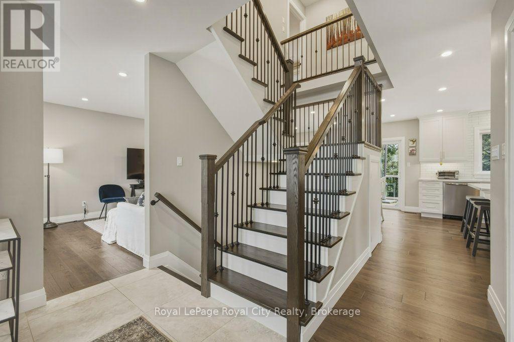 












236 STANLEY STREET

,
Newmarket (Central Newmarket),




Ontario
L3Y4M9

