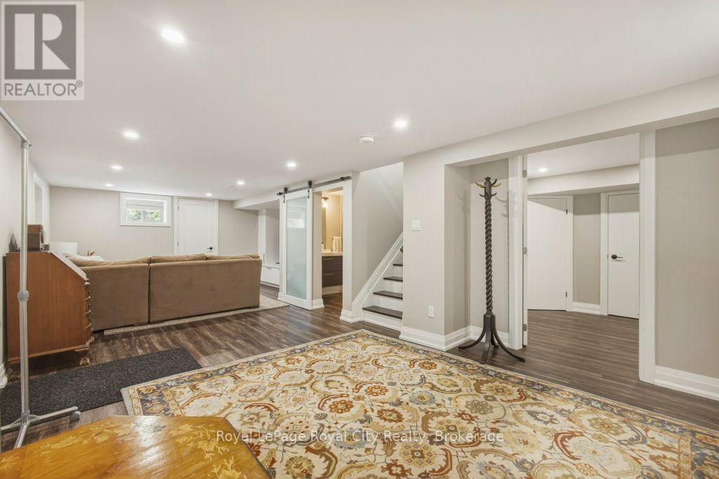 












236 STANLEY STREET

,
Newmarket (Central Newmarket),




Ontario
L3Y4M9

