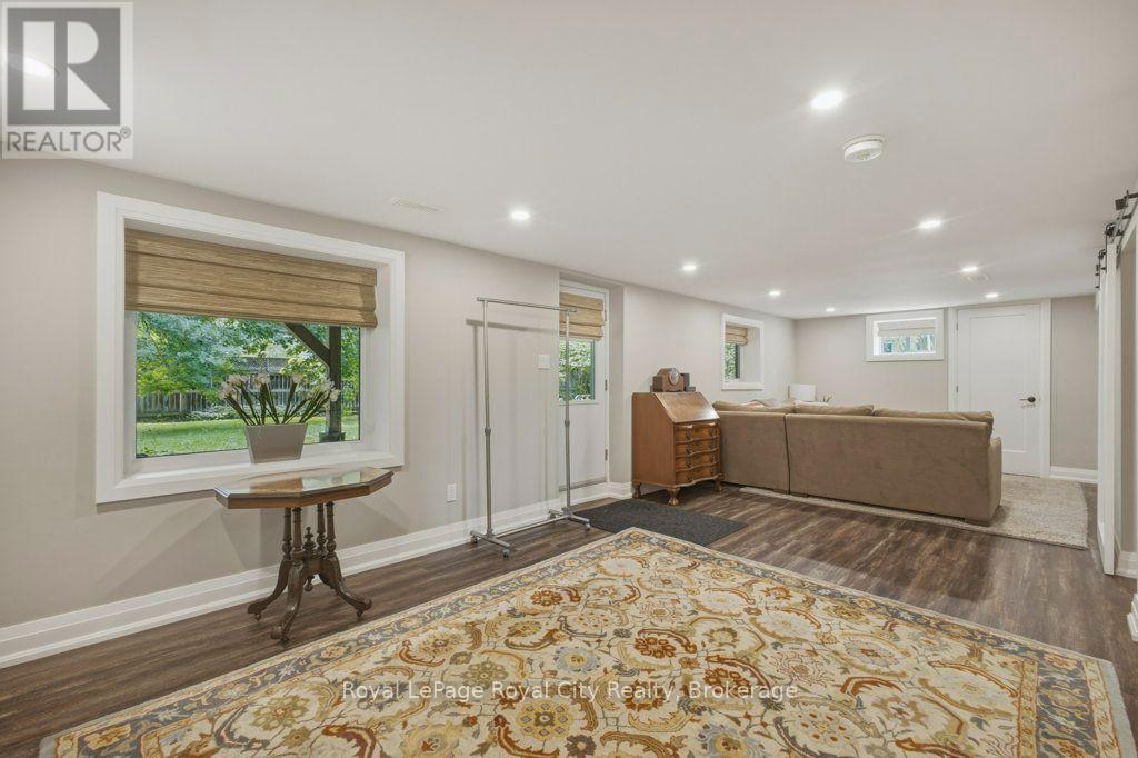 












236 STANLEY STREET

,
Newmarket (Central Newmarket),




Ontario
L3Y4M9


