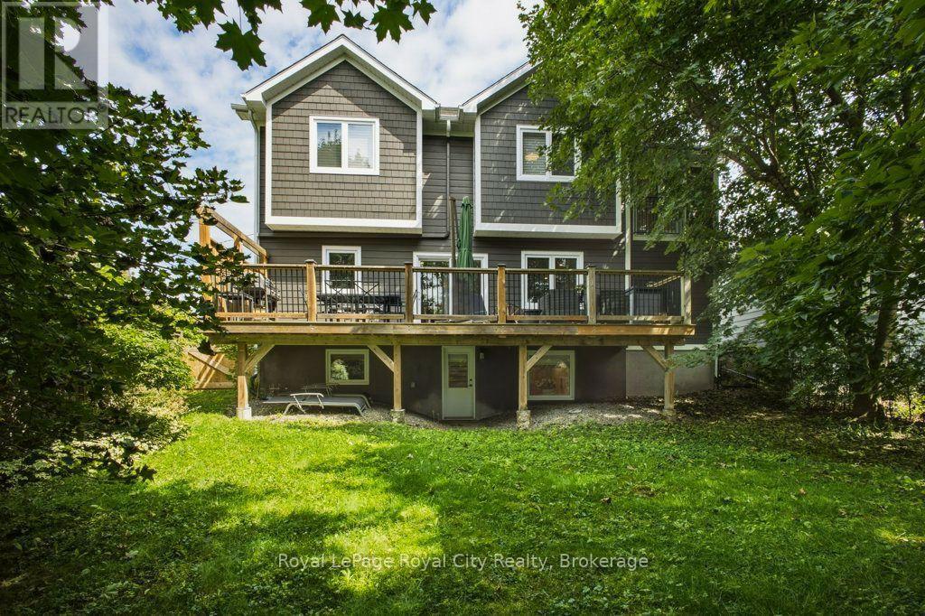 












236 STANLEY STREET

,
Newmarket (Central Newmarket),




Ontario
L3Y4M9

