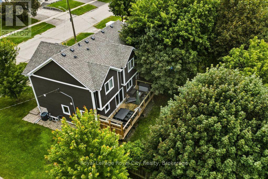 












236 STANLEY STREET

,
Newmarket (Central Newmarket),




Ontario
L3Y4M9

