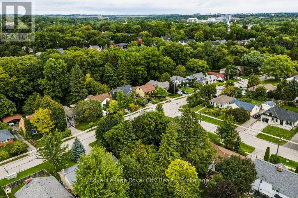 












236 STANLEY STREET

,
Newmarket (Central Newmarket),




Ontario
L3Y4M9

