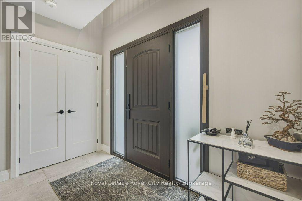 












236 STANLEY STREET

,
Newmarket (Central Newmarket),




Ontario
L3Y4M9

