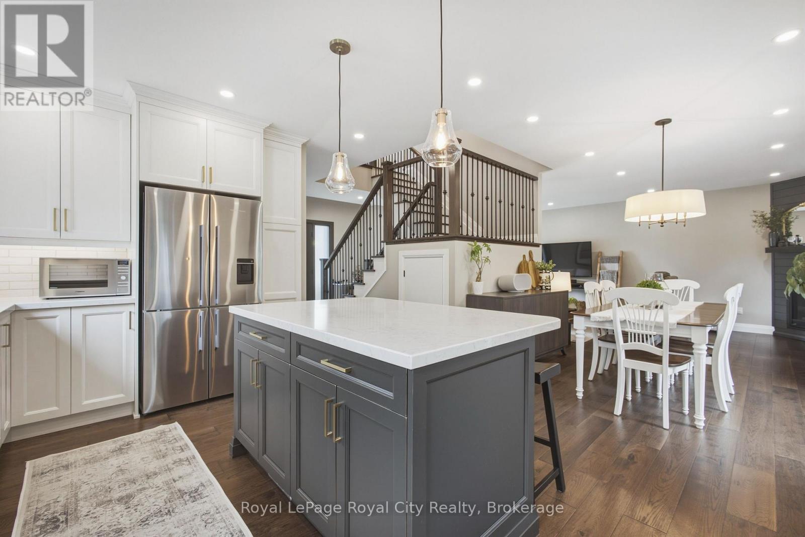 












236 STANLEY STREET

,
Newmarket (Central Newmarket),




Ontario
L3Y4M9


