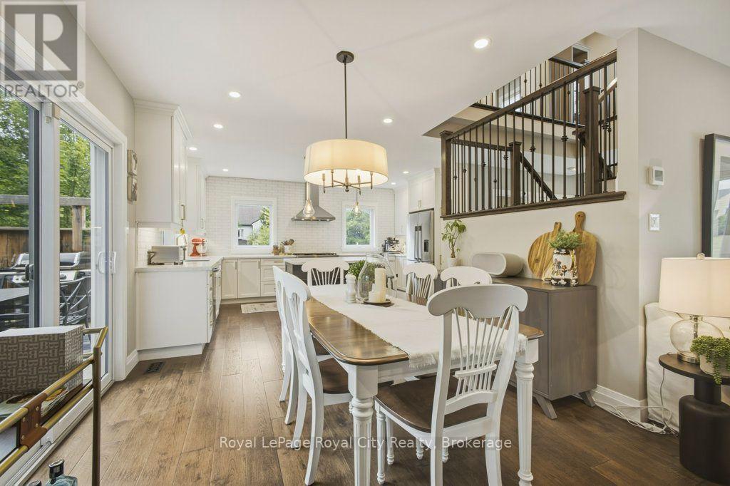 












236 STANLEY STREET

,
Newmarket (Central Newmarket),




Ontario
L3Y4M9

