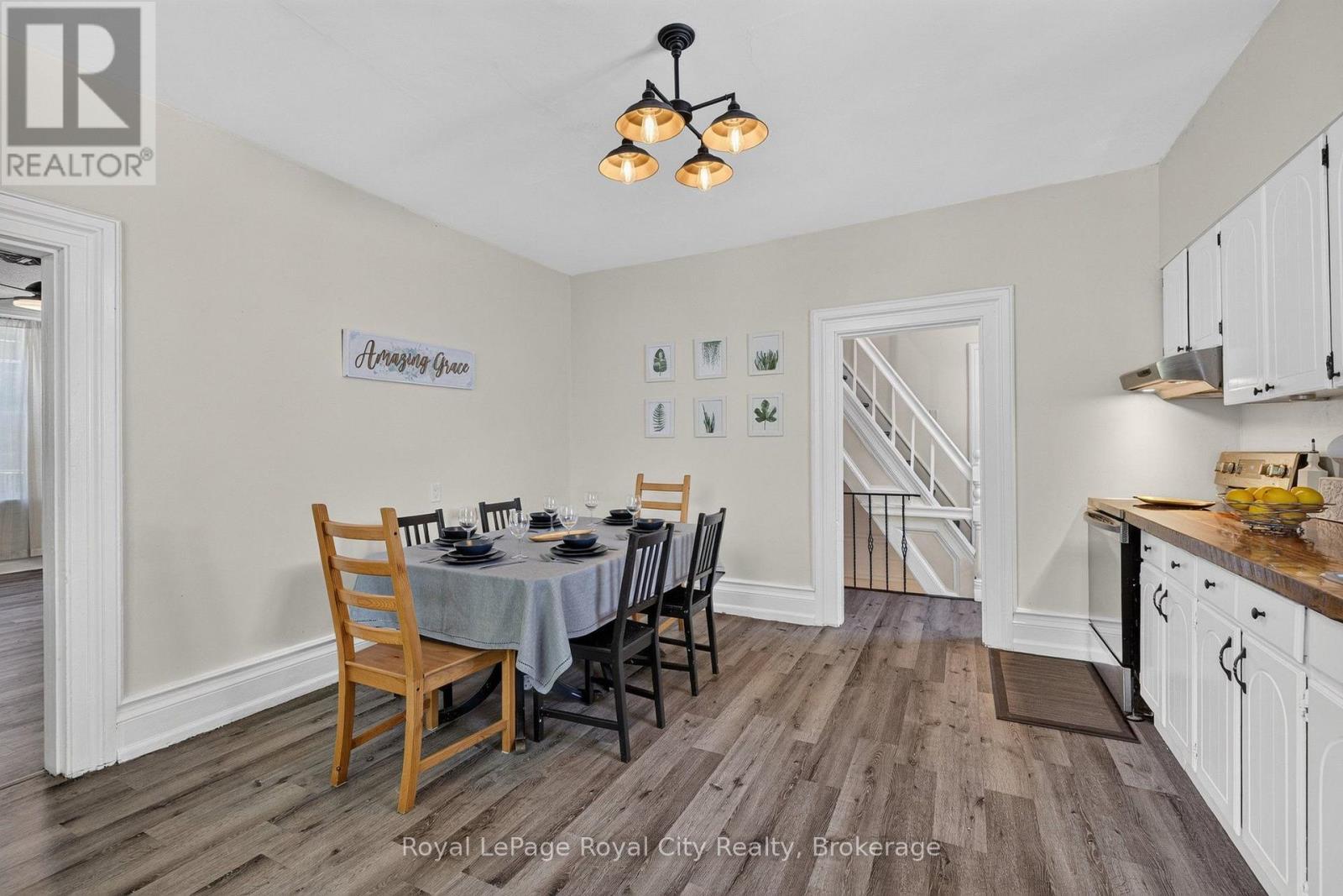 












393 MAIN STREET S

,
Guelph/Eramosa (Rockwood),




Ontario
N0B2K0

