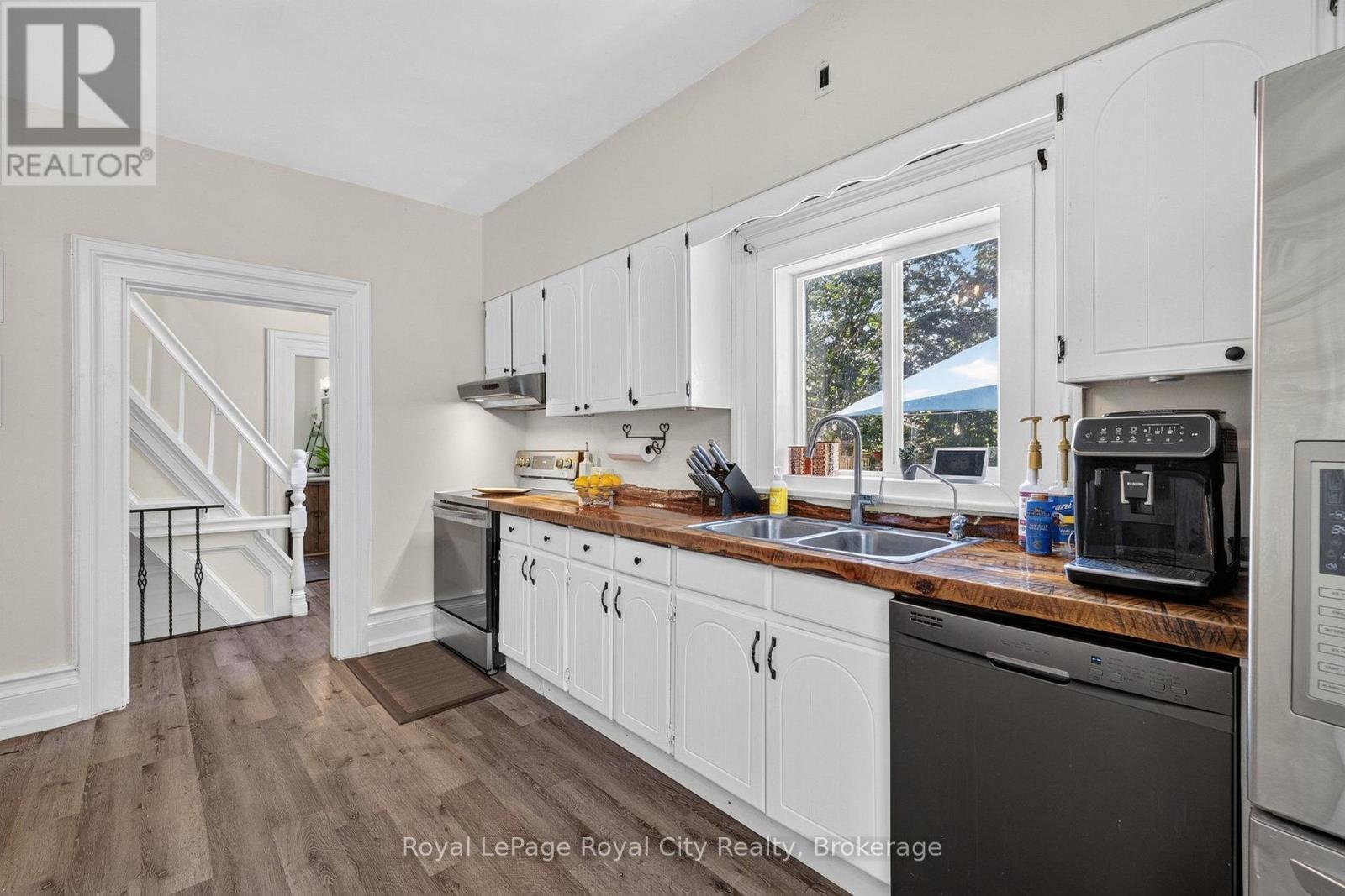 












393 MAIN STREET S

,
Guelph/Eramosa (Rockwood),




Ontario
N0B2K0

