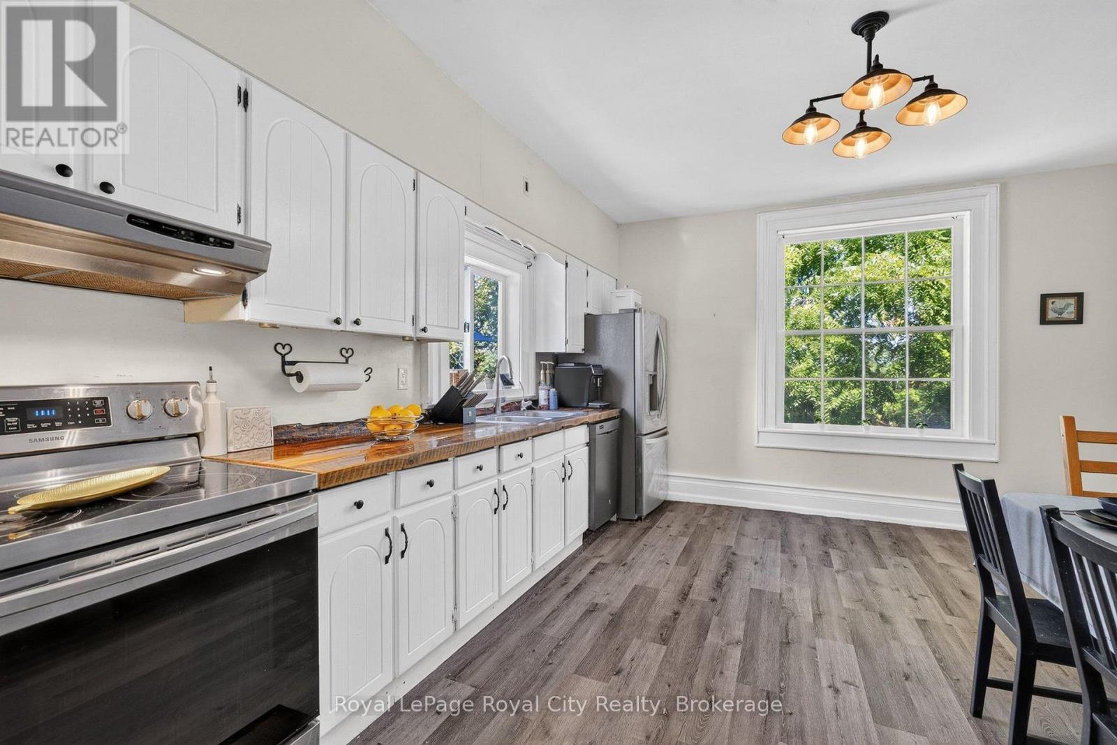 












393 MAIN STREET S

,
Guelph/Eramosa (Rockwood),




Ontario
N0B2K0

