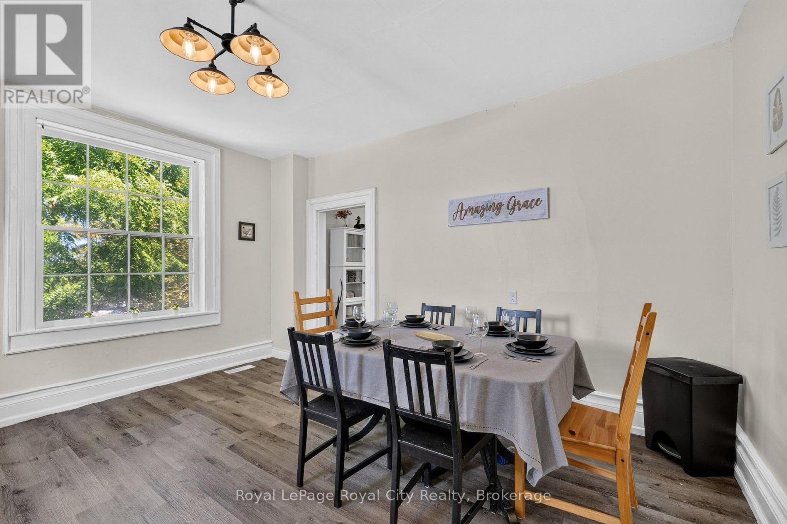 












393 MAIN STREET S

,
Guelph/Eramosa (Rockwood),




Ontario
N0B2K0

