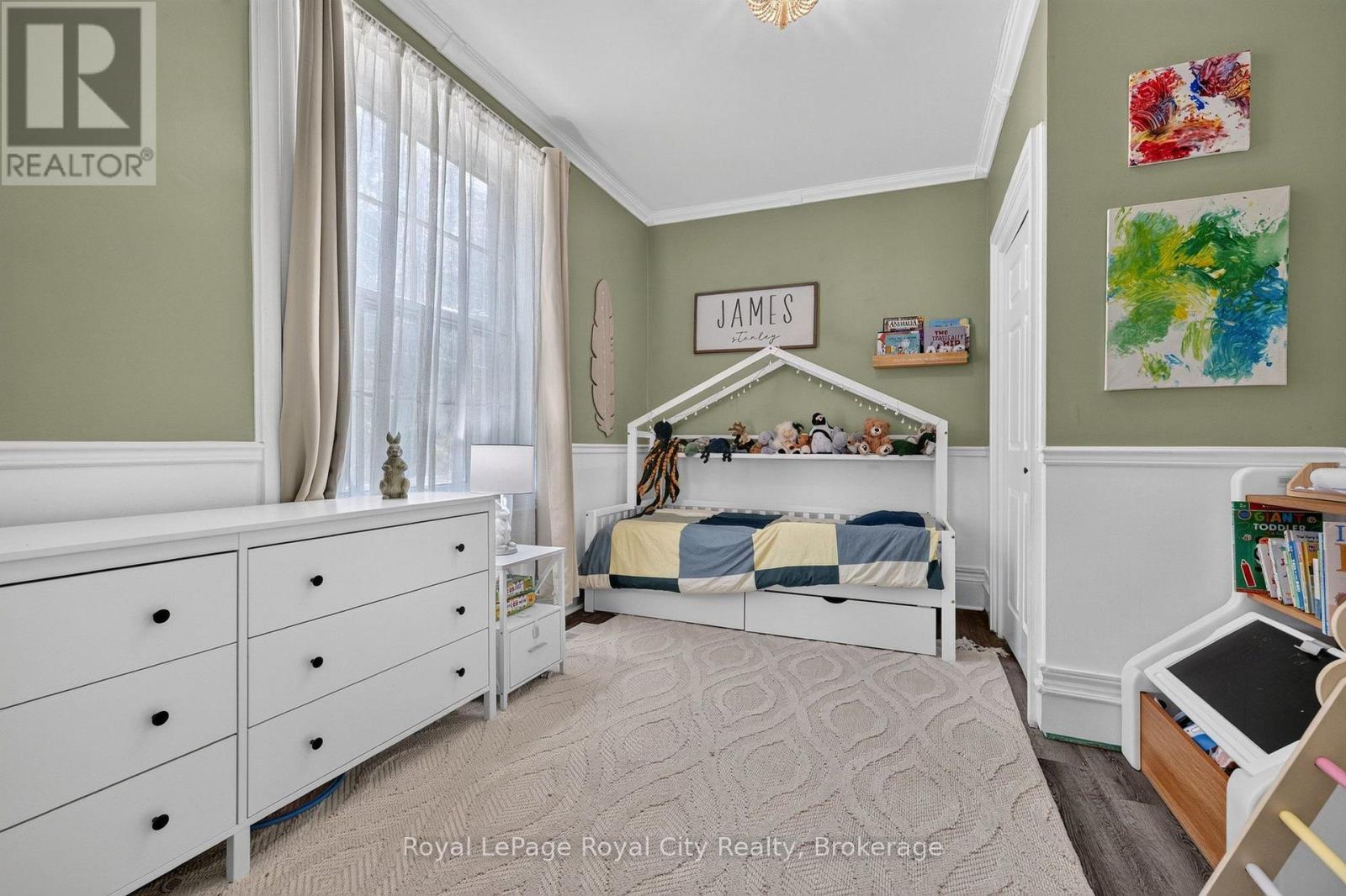 












393 MAIN STREET S

,
Guelph/Eramosa (Rockwood),




Ontario
N0B2K0

