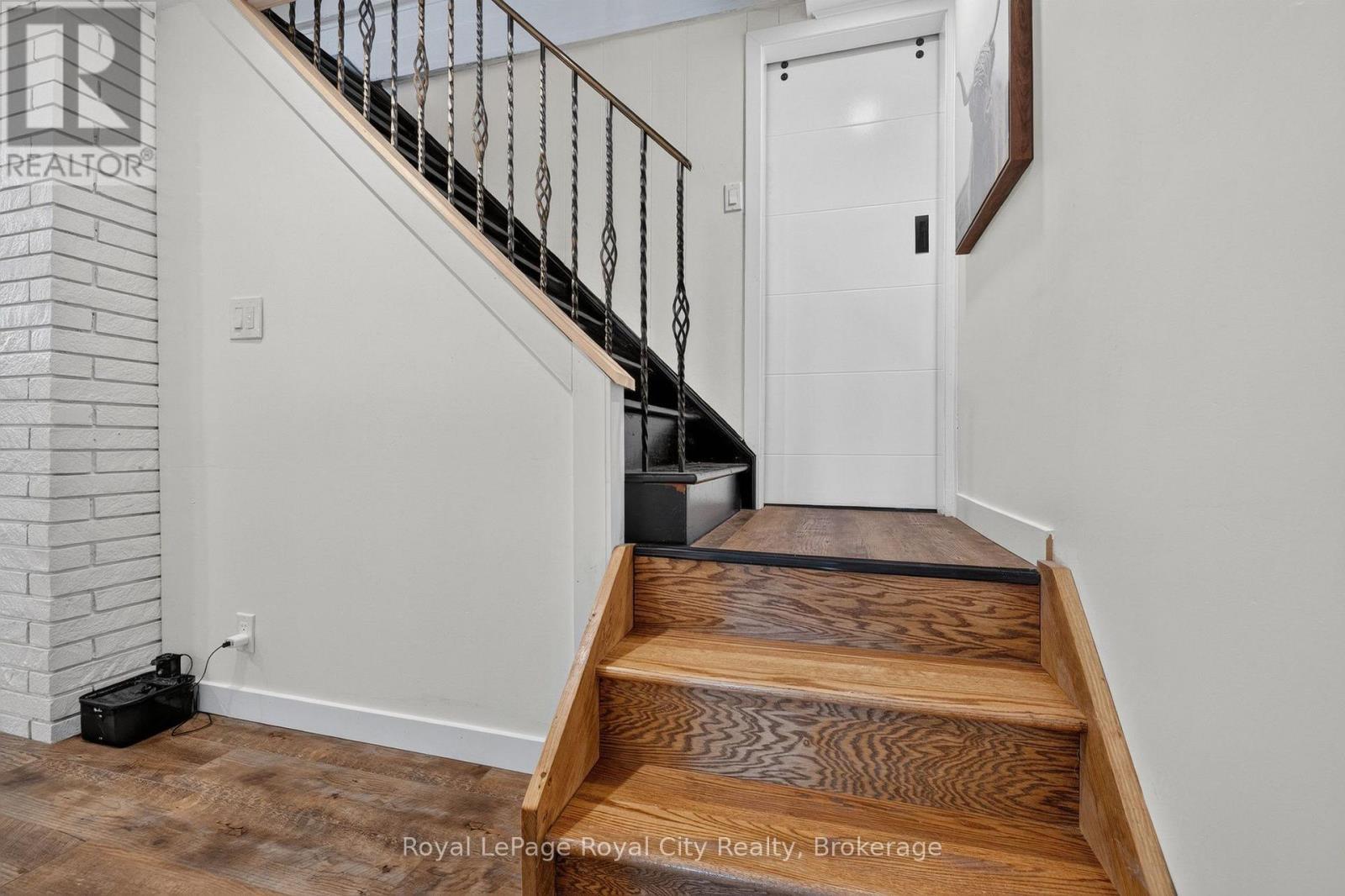 












393 MAIN STREET S

,
Guelph/Eramosa (Rockwood),




Ontario
N0B2K0

