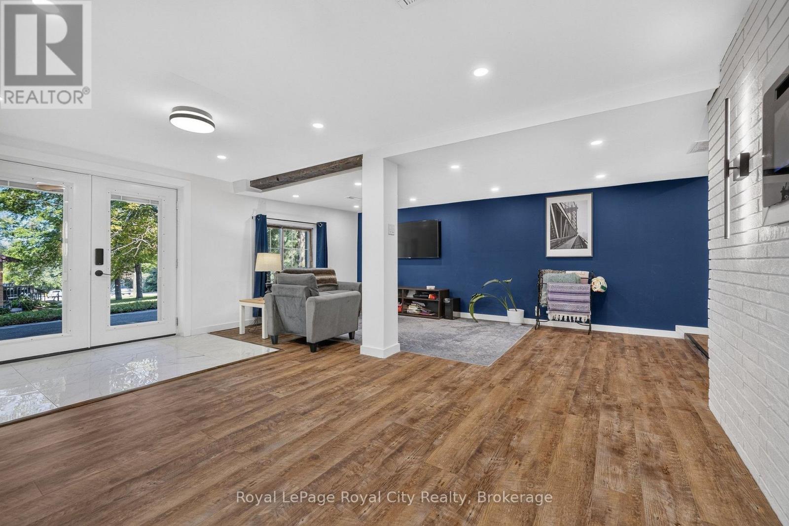 












393 MAIN STREET S

,
Guelph/Eramosa (Rockwood),




Ontario
N0B2K0

