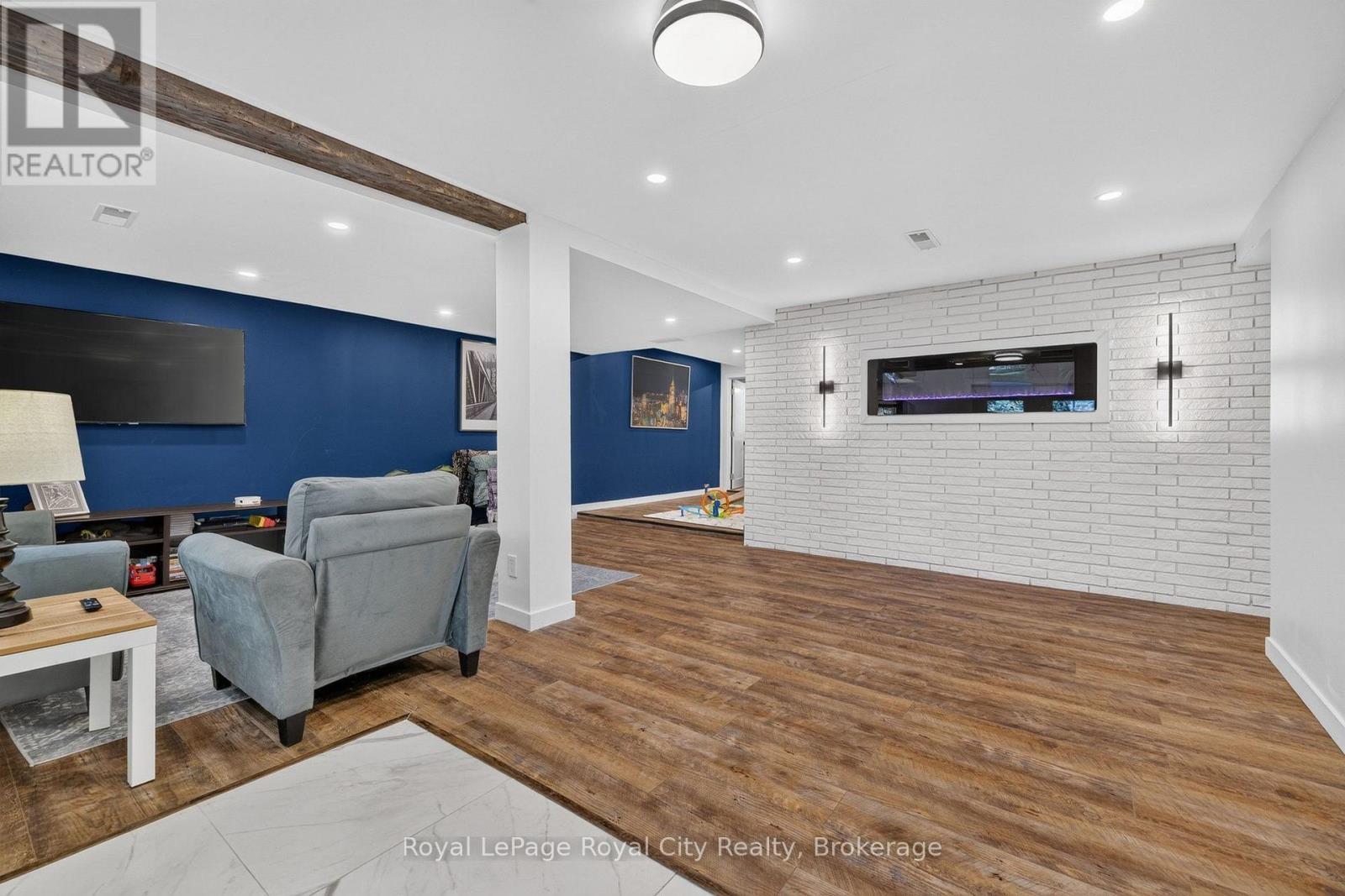 












393 MAIN STREET S

,
Guelph/Eramosa (Rockwood),




Ontario
N0B2K0

