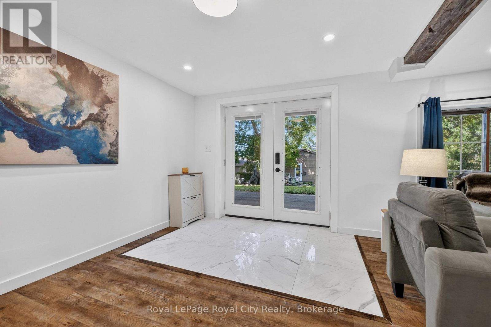 












393 MAIN STREET S

,
Guelph/Eramosa (Rockwood),




Ontario
N0B2K0

