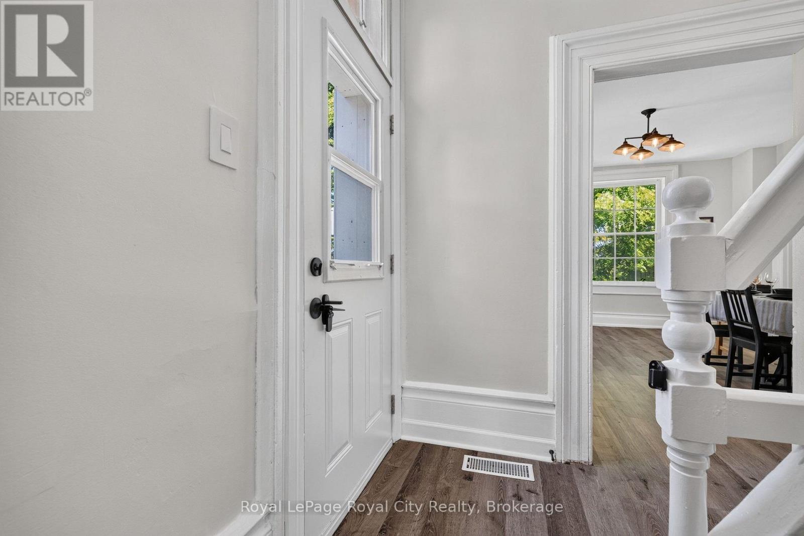 












393 MAIN STREET S

,
Guelph/Eramosa (Rockwood),




Ontario
N0B2K0


