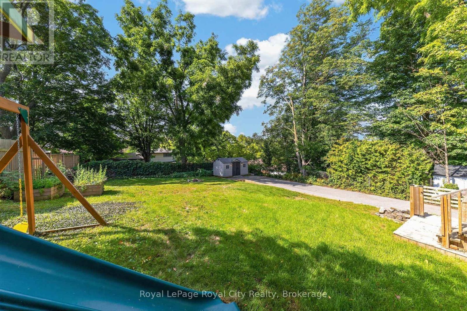 












393 MAIN STREET S

,
Guelph/Eramosa (Rockwood),




Ontario
N0B2K0

