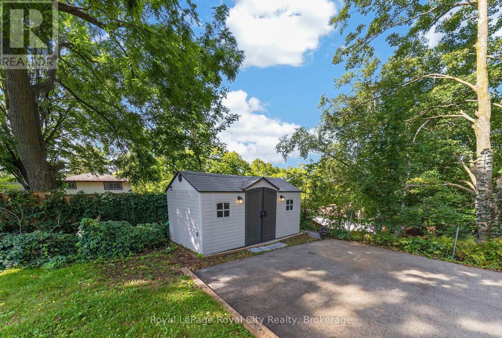 












393 MAIN STREET S

,
Guelph/Eramosa (Rockwood),




Ontario
N0B2K0

