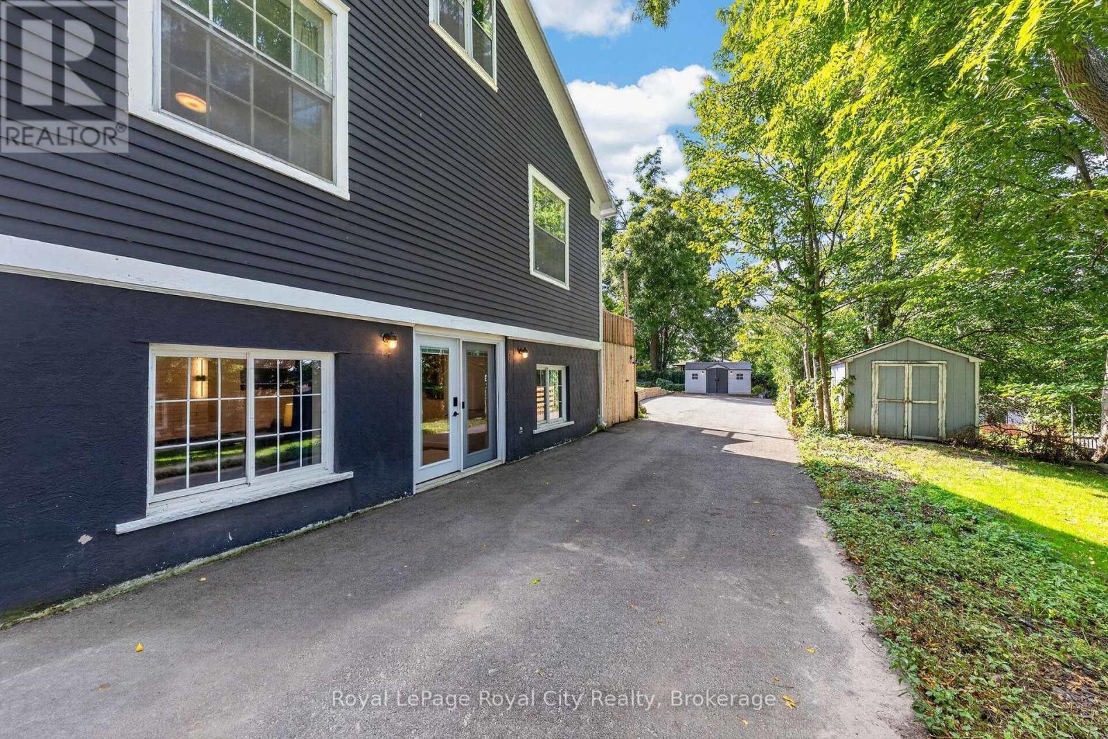 












393 MAIN STREET S

,
Guelph/Eramosa (Rockwood),




Ontario
N0B2K0

