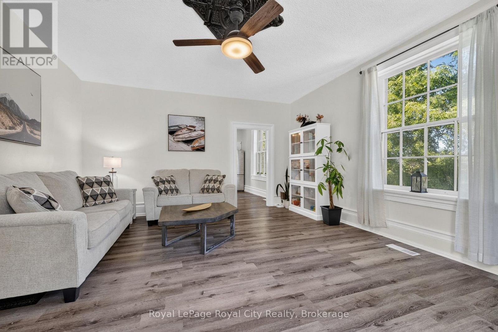 












393 MAIN STREET S

,
Guelph/Eramosa (Rockwood),




Ontario
N0B2K0

