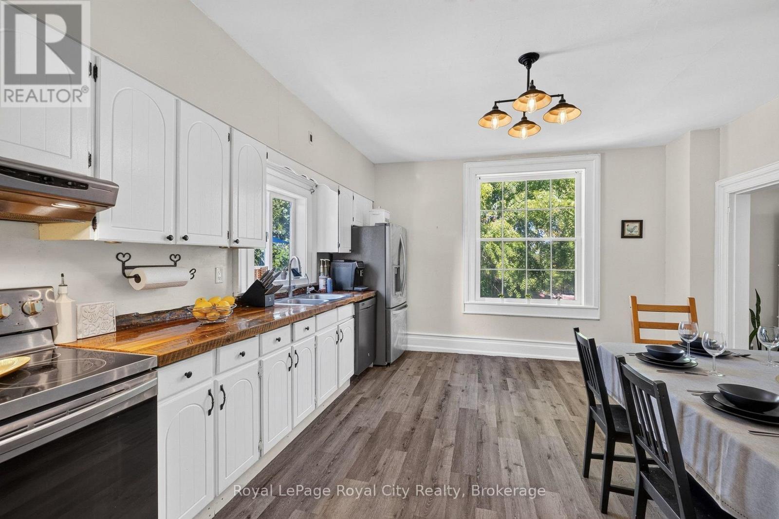 












393 MAIN STREET S

,
Guelph/Eramosa (Rockwood),




Ontario
N0B2K0

