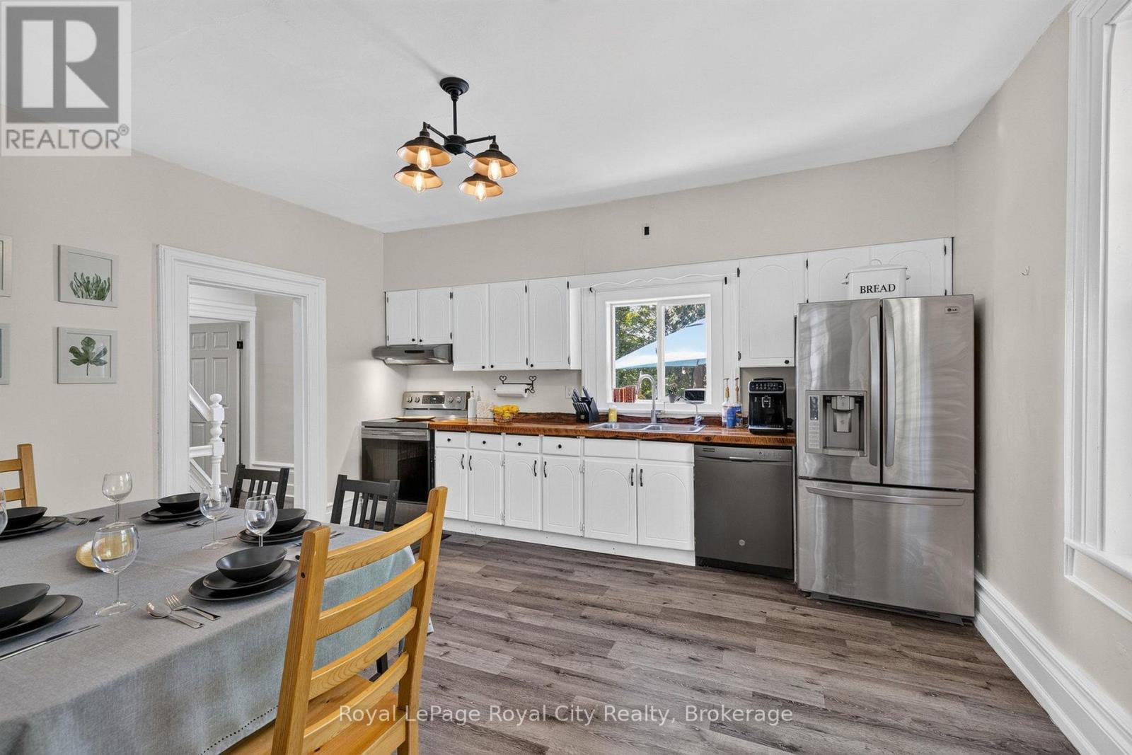 












393 MAIN STREET S

,
Guelph/Eramosa (Rockwood),




Ontario
N0B2K0


