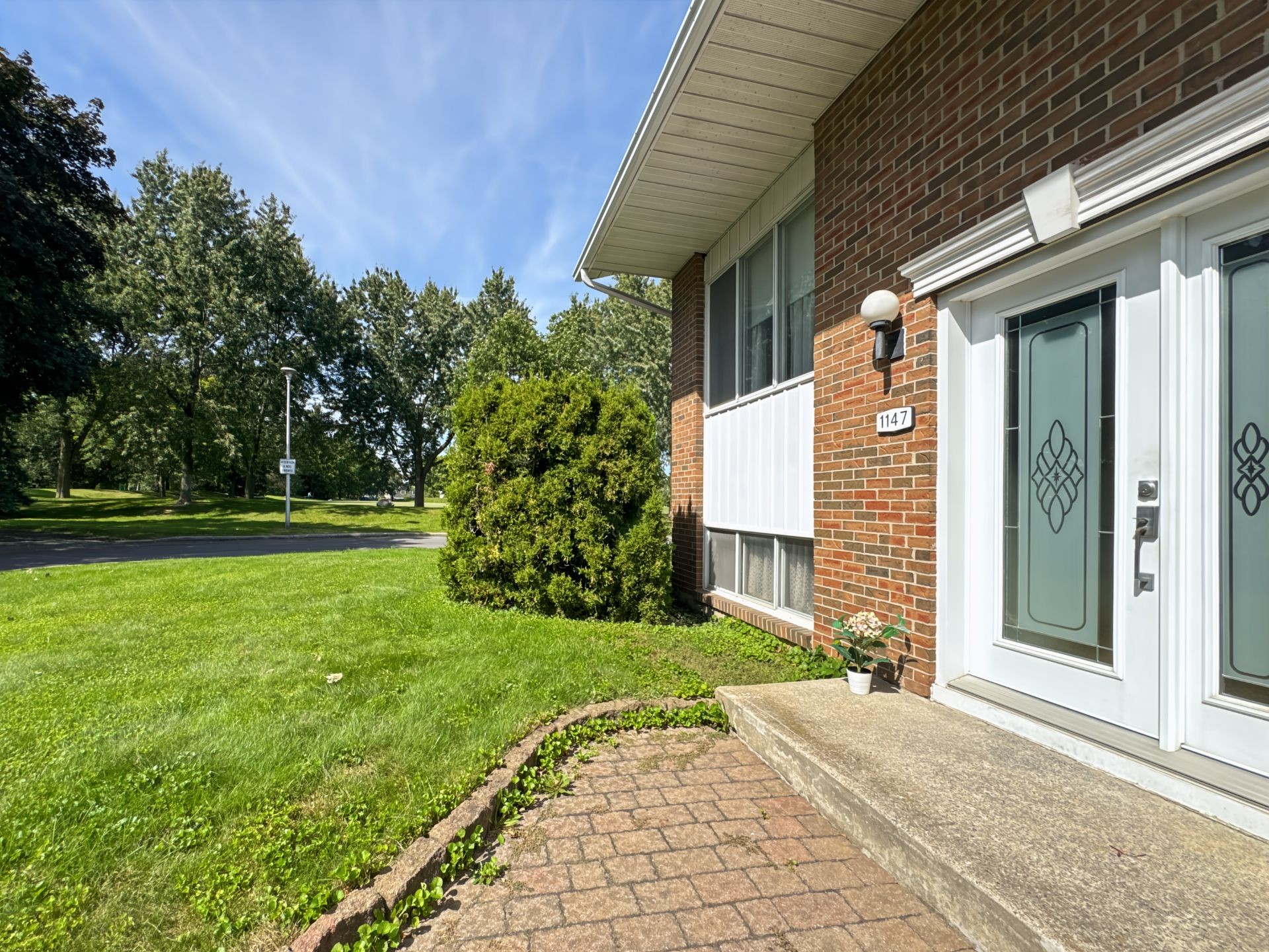 









1147


Rue des Fauvettes

,
Boucherville,




QC
J4B6A8

