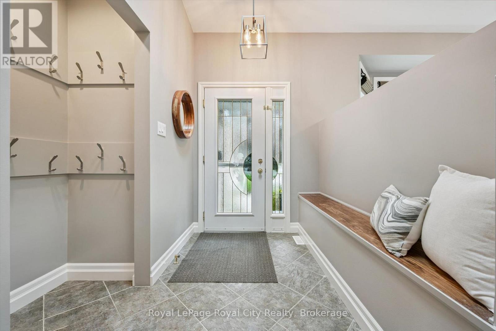 












32 THORNHILL DRIVE

,
Guelph (Willow West/Sugarbush/West Acres),




Ontario
N1H8B6

