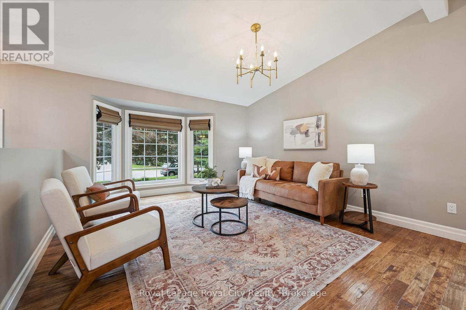 












32 THORNHILL DRIVE

,
Guelph (Willow West/Sugarbush/West Acres),




Ontario
N1H8B6

