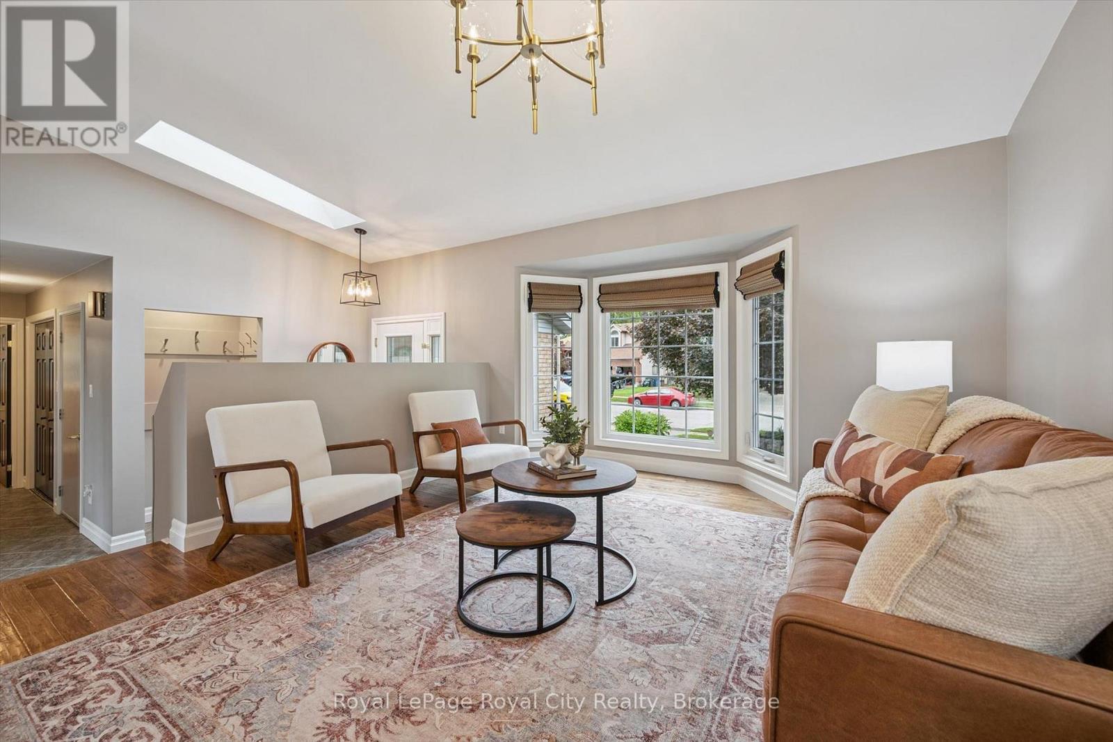 












32 THORNHILL DRIVE

,
Guelph (Willow West/Sugarbush/West Acres),




Ontario
N1H8B6

